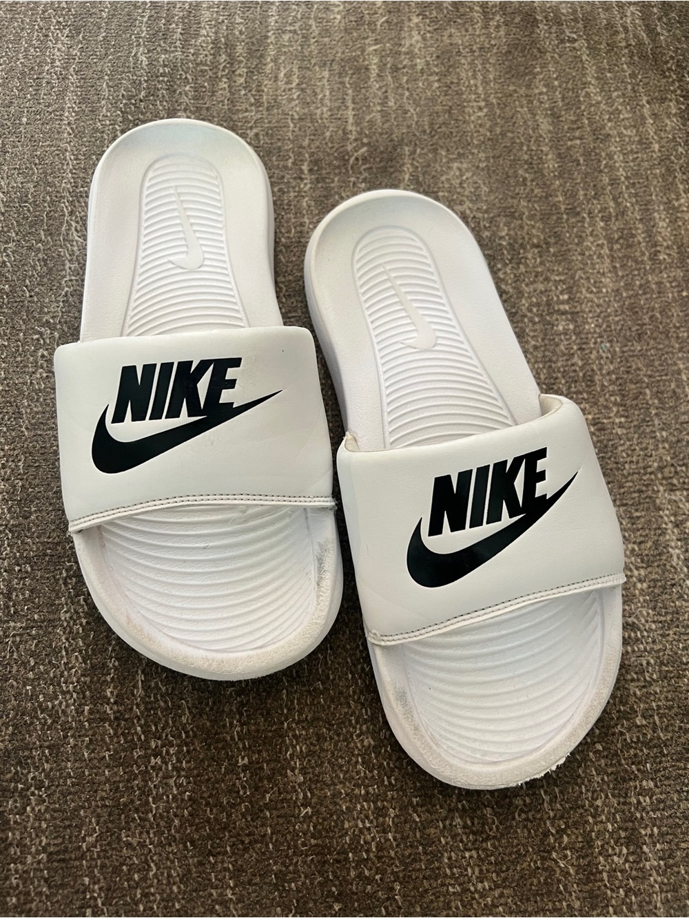 Boys Nike White/Black Slide Sandals